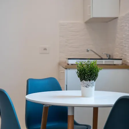 Italy 57 Apartament *